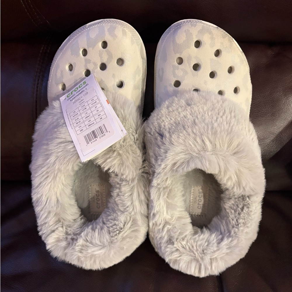 Rare Women’s Crocs🩷